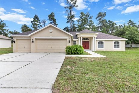 Welcome home to 35 Grass St in the Oak Village subdivision of - Beach Home for sale in Homosassa, Florida on Beachhouse.com