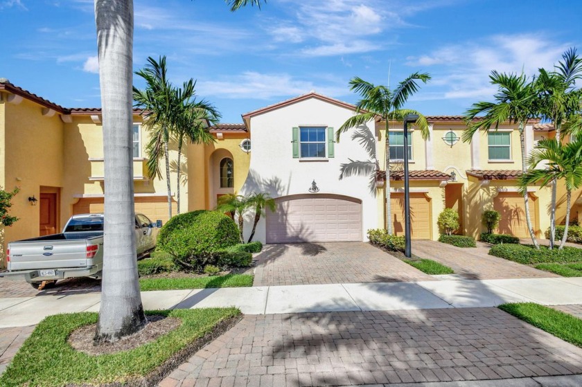 Truly Move in Ready, 3 Bedroom Townhouse in Ideal Location in - Beach Townhome/Townhouse for sale in Palm Beach Gardens, Florida on Beachhouse.com