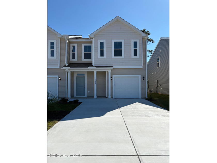 Beautiful. Spacious. Convenient. Move in Ready townhome just - Beach Townhome/Townhouse for sale in Ocean Isle Beach, North Carolina on Beachhouse.com