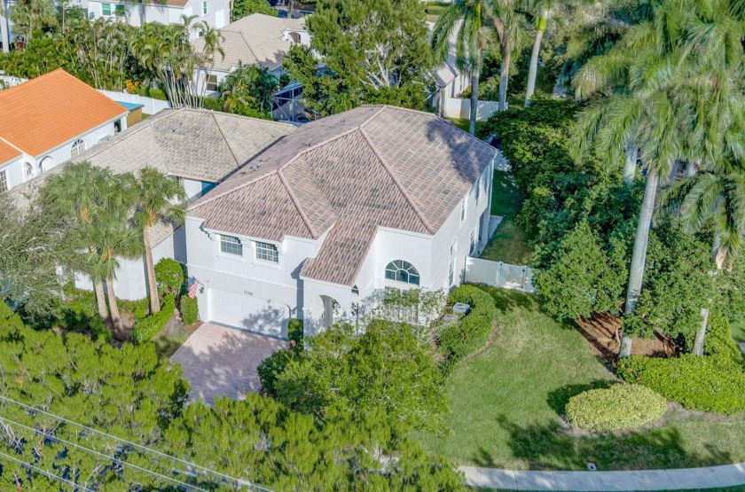 Spacious 2-story home on private corner lot! Large open floor - Beach Home for sale in West Palm Beach, Florida on Beachhouse.com