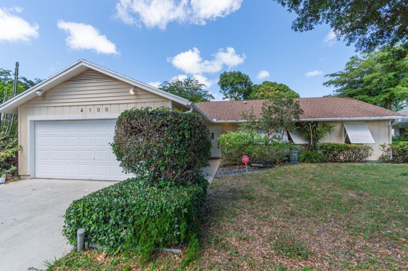 Welcome to this spacious 3-bedroom, 2-bathroom single-family - Beach Home for sale in West Palm Beach, Florida on Beachhouse.com