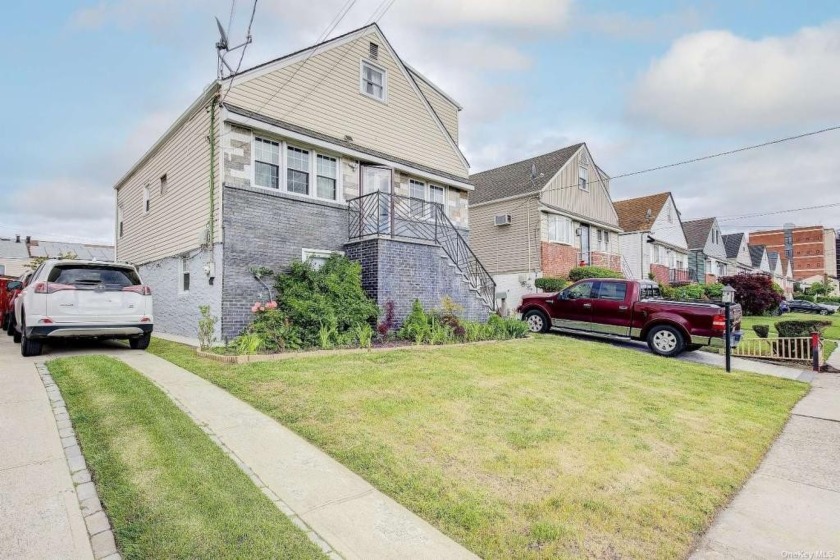 Nestled in the heart of Arverne, 560 Beach 66th Street is a - Beach Home for sale in Arverne, New York on Beachhouse.com