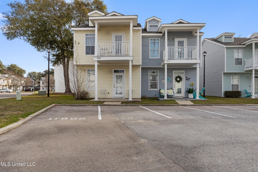 Turnkey  Townhouse | Gated Community | Walk to Beach Fully - Beach Townhome/Townhouse for sale in Gulfport, Mississippi on Beachhouse.com