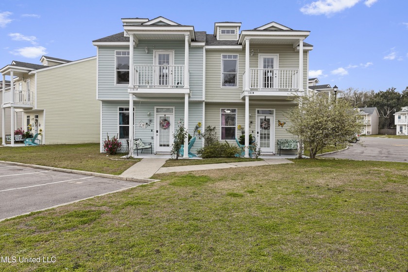 Turnkey  Townhouse | Gated Community | Walk to Beach Fully - Beach Townhome/Townhouse for sale in Gulfport, Mississippi on Beachhouse.com