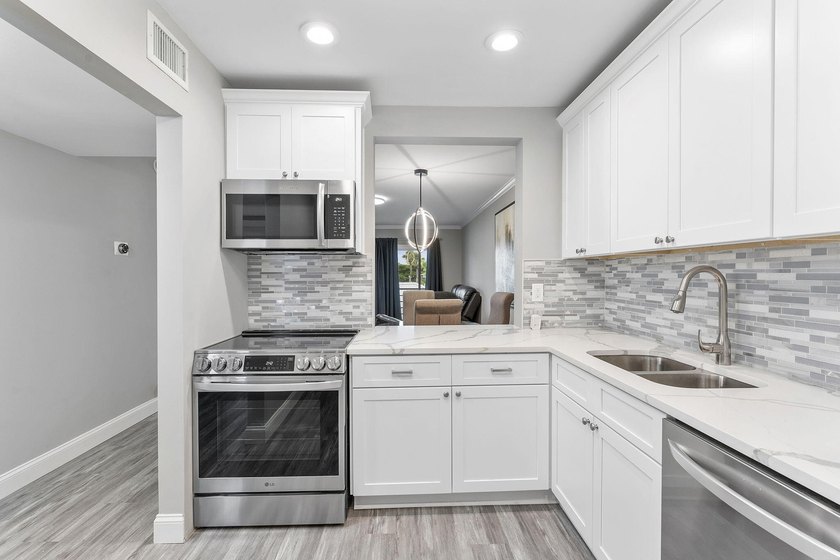 ** SELLER IS MOTIVATED** ** OPEN TO ALL OFFERS** This residence - Beach Condo for sale in West Palm Beach, Florida on Beachhouse.com