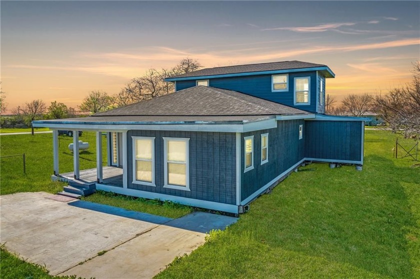 Welcome to your dream retreat! This recently updated 3-bedroom - Beach Home for sale in Bayside, Texas on Beachhouse.com