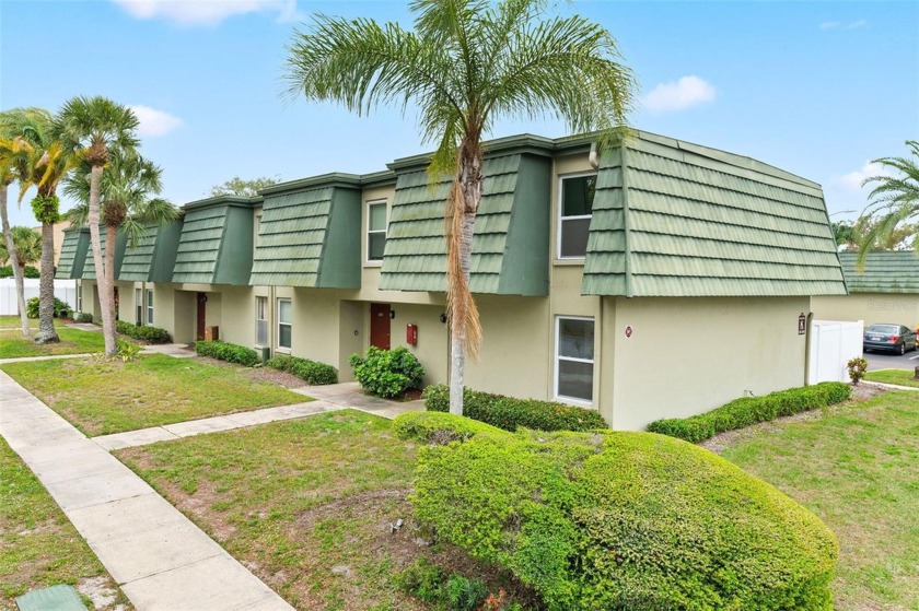 This is a hard to find 3 bed 2.5 bath townhome at a reasonable - Beach Condo for sale in Clearwater, Florida on Beachhouse.com