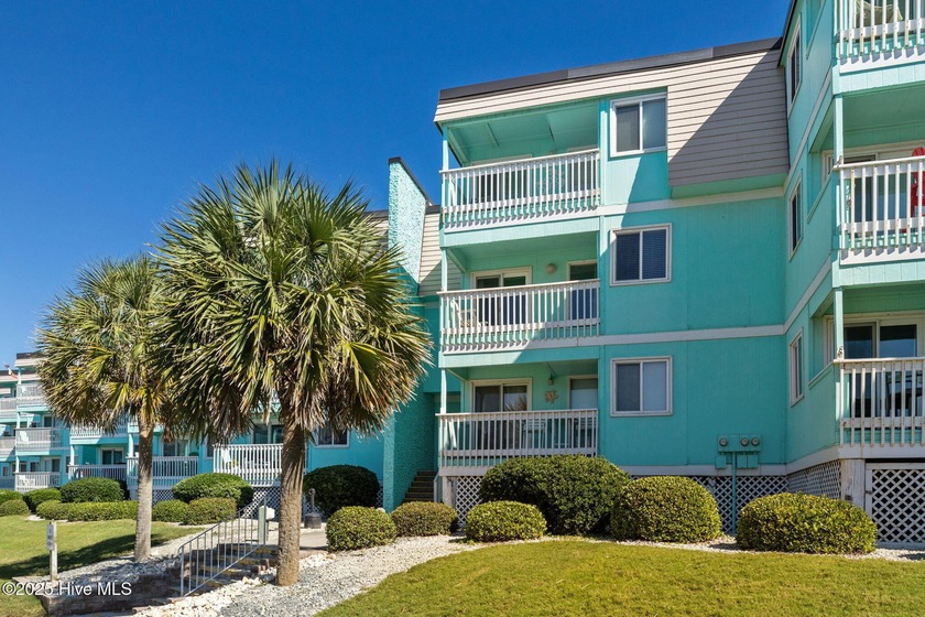This fully furnished condo is beautifully decorated offering the - Beach Condo for sale in Atlantic Beach, North Carolina on Beachhouse.com