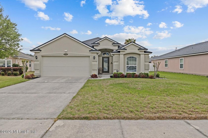 6 minutes from River City Marketplace! Community includes pool - Beach Home for sale in Jacksonville, Florida on Beachhouse.com