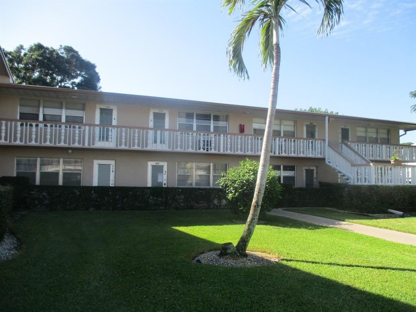 *Excellent Price* for this spacious 1st floor well maintained 1 - Beach Condo for sale in West Palm Beach, Florida on Beachhouse.com