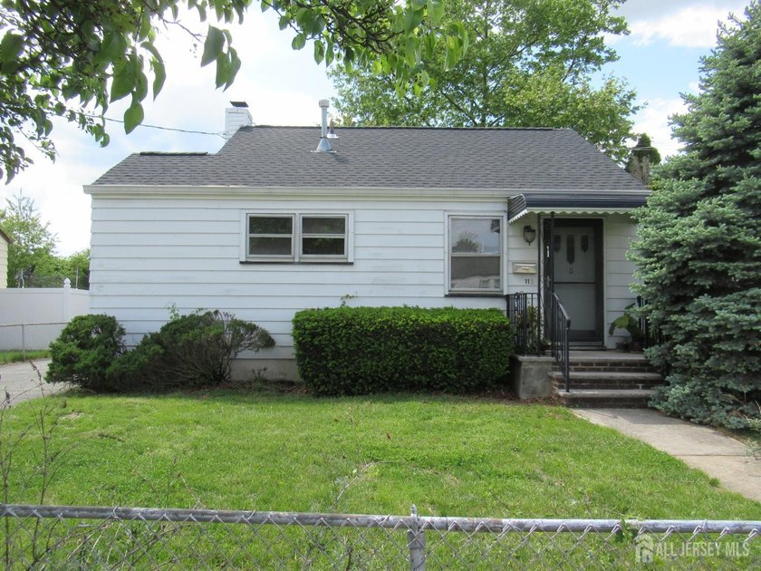 Adorable Ranch..Freshly painted and move-in ready, offering easy - Beach Home for sale in Sayreville, New Jersey on Beachhouse.com