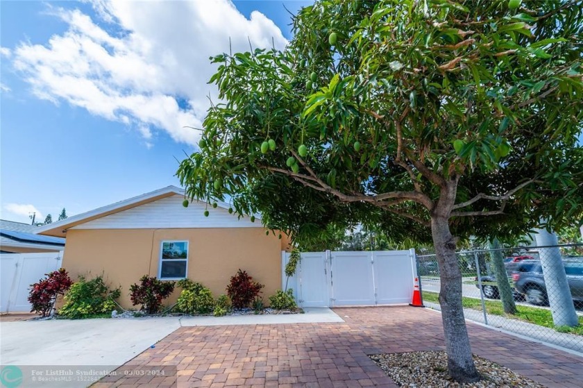 Welcome to this beautiful upgraded corner lot home in a - Beach Home for sale in Delray Beach, Florida on Beachhouse.com