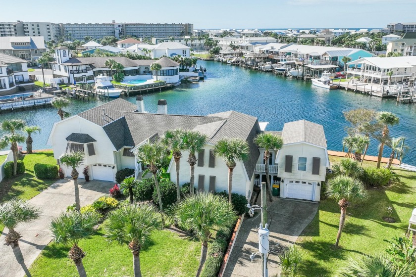 This lot is one of the largest lots on Holiday Isle with 180 ft - Beach Home for sale in Destin, Florida on Beachhouse.com
