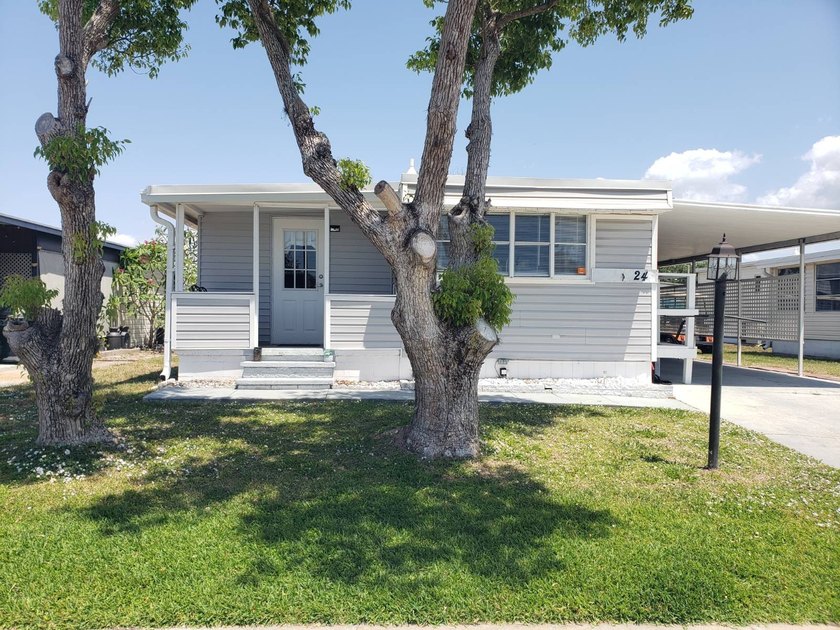 Home comes fully furnished and is ready to move in. Home is - Beach Home for sale in Ruskin, Florida on Beachhouse.com