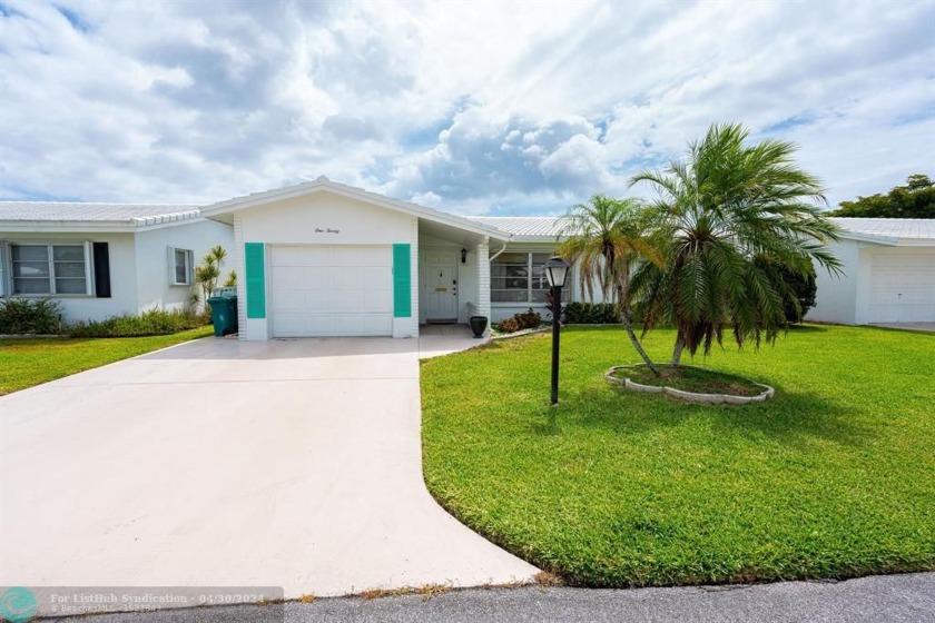 Beautiful 2/2 with new furniture , large kitchen, open - Beach Home for sale in Boynton Beach, Florida on Beachhouse.com