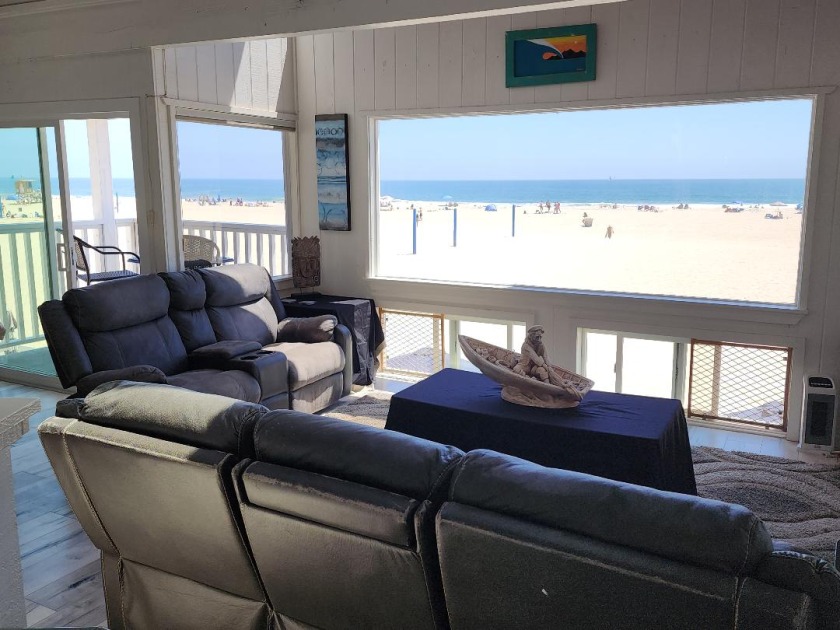 7 Bedroom Beachfront House W/ Panoramic Ocean Views - Beach Vacation Rentals in Newport Beach, California on Beachhouse.com