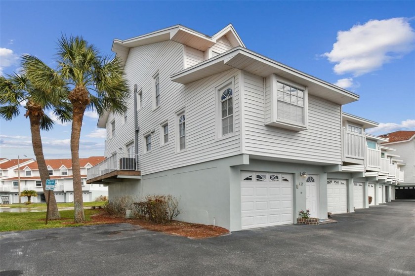 SELLER SAYS MAKE AN OFFER!!!  STUNNING WATERFRONT TOWNHOME WITH - Beach Townhome/Townhouse for sale in Indian Shores, Florida on Beachhouse.com