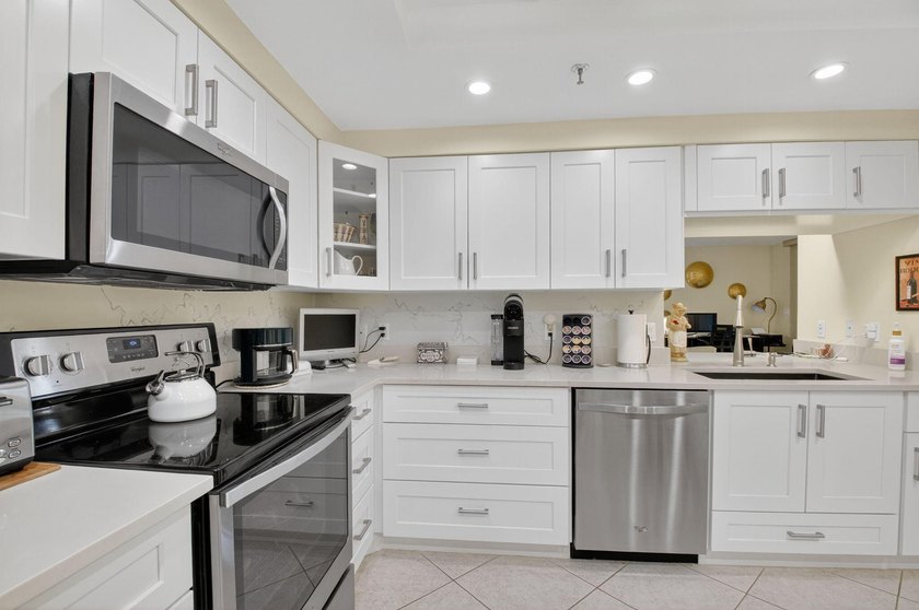 BEAUTIFUL 2 BEDROOM 2 BATH CONDO ON 2ND FLOOR CLOSE TO THE - Beach Condo for sale in Delray Beach, Florida on Beachhouse.com