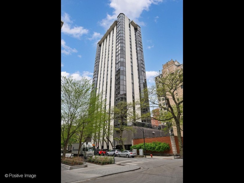 Chic designer renovated, three bedroom/two bathroom, southeast - Beach Condo for sale in Chicago, Illinois on Beachhouse.com