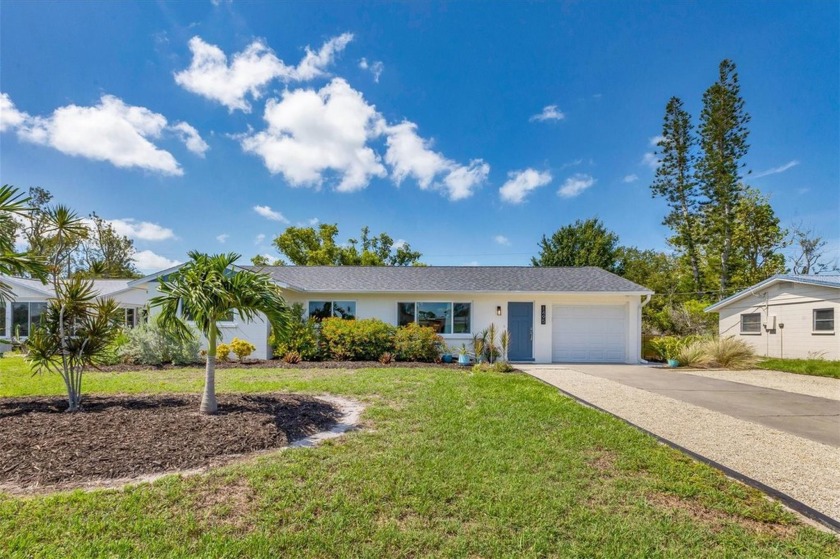 Kick back and relax in this Overbrook Gardens retreat! This - Beach Home for sale in Englewood, Florida on Beachhouse.com
