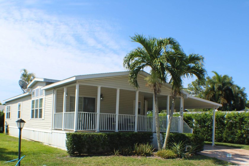 Enjoy this well-lit 2012 2/2 in a lot-rent 55+ community - Beach Home for sale in Lake Worth, Florida on Beachhouse.com