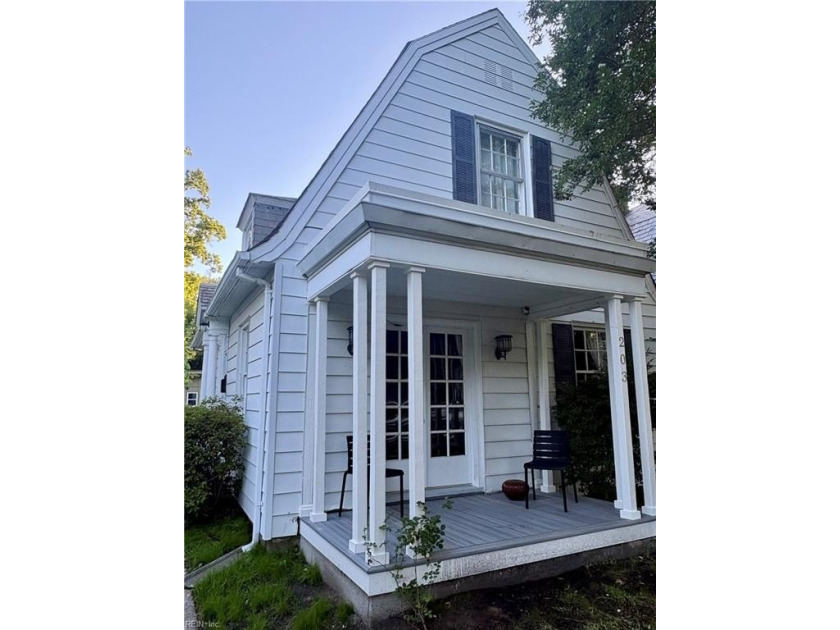 Completely transformed and move in ready. This beautifully - Beach Townhome/Townhouse for sale in Newport News, Virginia on Beachhouse.com