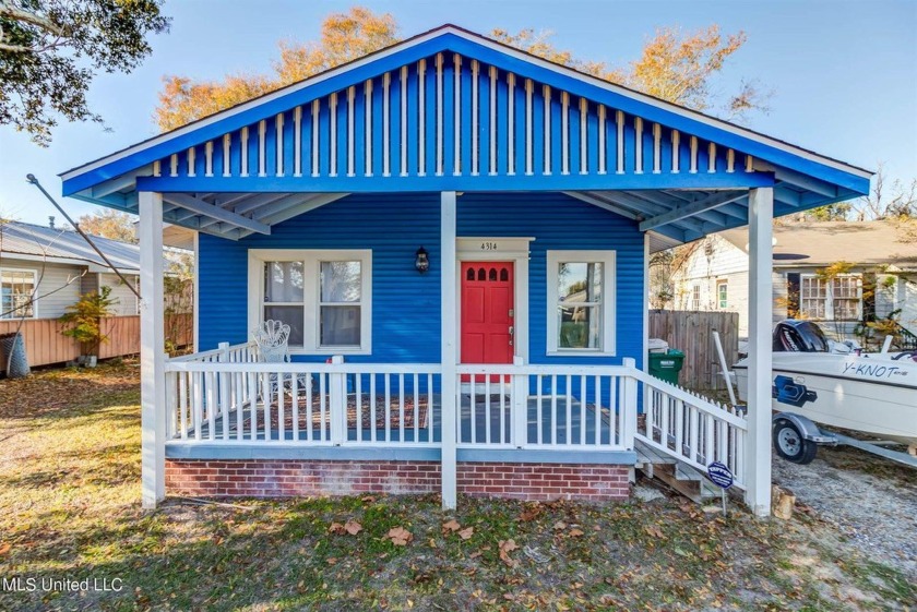LOCATION, LOCATION, LOCATION!! This cozy cottage home was built - Beach Home for sale in Gulfport, Mississippi on Beachhouse.com