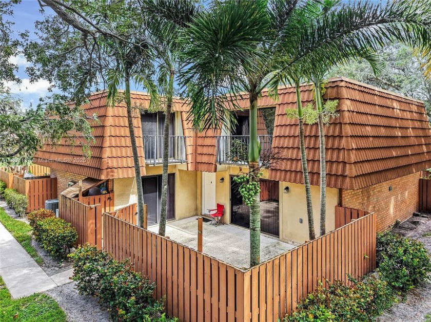 This updated 2 bedroom, 2.5 bathroom townhouse in the heart of - Beach Townhome/Townhouse for sale in West Palm Beach, Florida on Beachhouse.com