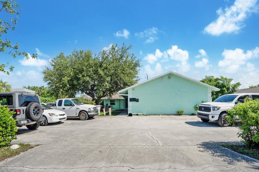 INVESTORS! RESIDENTIAL BUILDING WITH FIVE (5) UNITS LOCATED IN - Beach Townhome/Townhouse for sale in Pompano Beach, Florida on Beachhouse.com