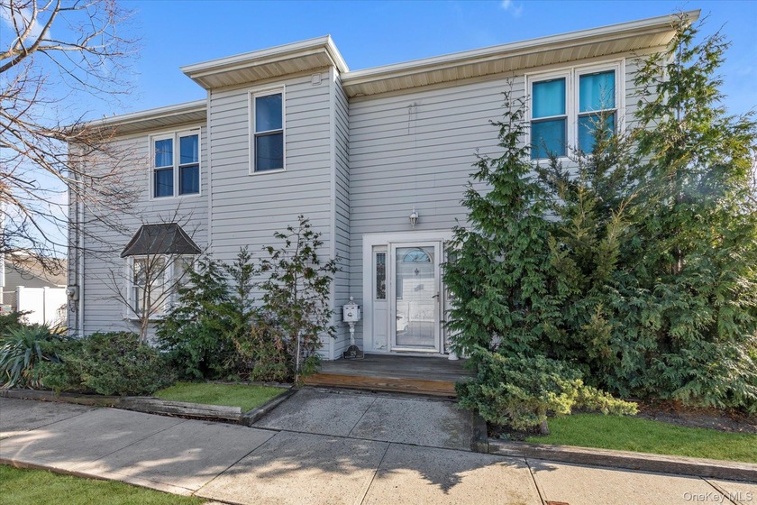 East Rockaway-Bay Park water-view colonial 2 bedrooms 1.5 baths - Beach Home for sale in East Rockaway, New York on Beachhouse.com