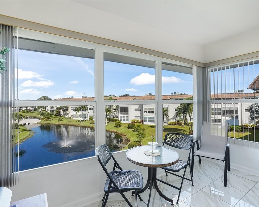 Gorgeous 1/1 penthouse unit in 55+ Poinciana Gardens PHASE 7 in - Beach Condo for sale in Lauderdale Lakes, Florida on Beachhouse.com