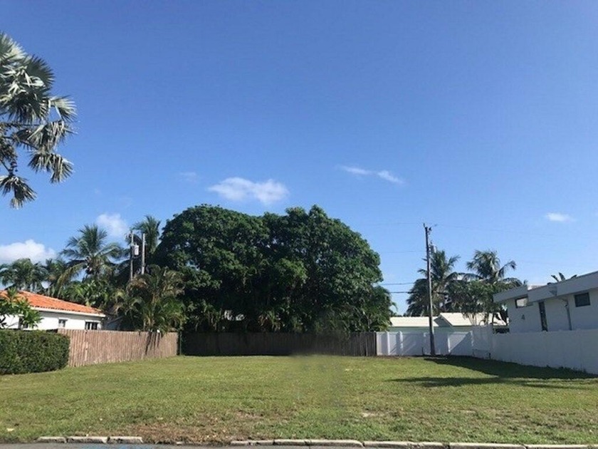 Great cleared lot, one block from Intercoastal in trendy So-So - Beach Lot for sale in West Palm Beach, Florida on Beachhouse.com