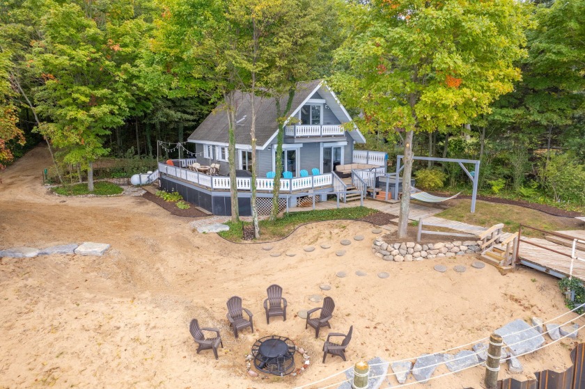 Welcome to your lakeside retreat on the shores of magnificent - Beach Home for sale in South Haven, Michigan on Beachhouse.com