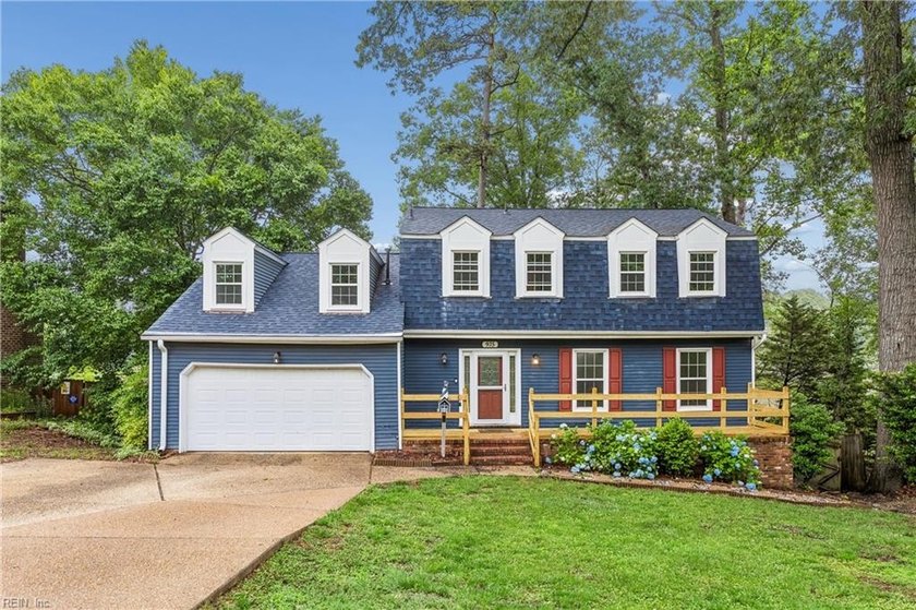 WOW! Stunning 5BD/2.5 BA house with breathtaking views of the - Beach Home for sale in Newport News, Virginia on Beachhouse.com