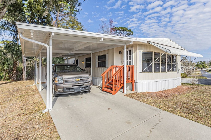 Bring all offers!!  LOW LOT RENT! This large, spacious, and - Beach Home for sale in Homosassa, Florida on Beachhouse.com