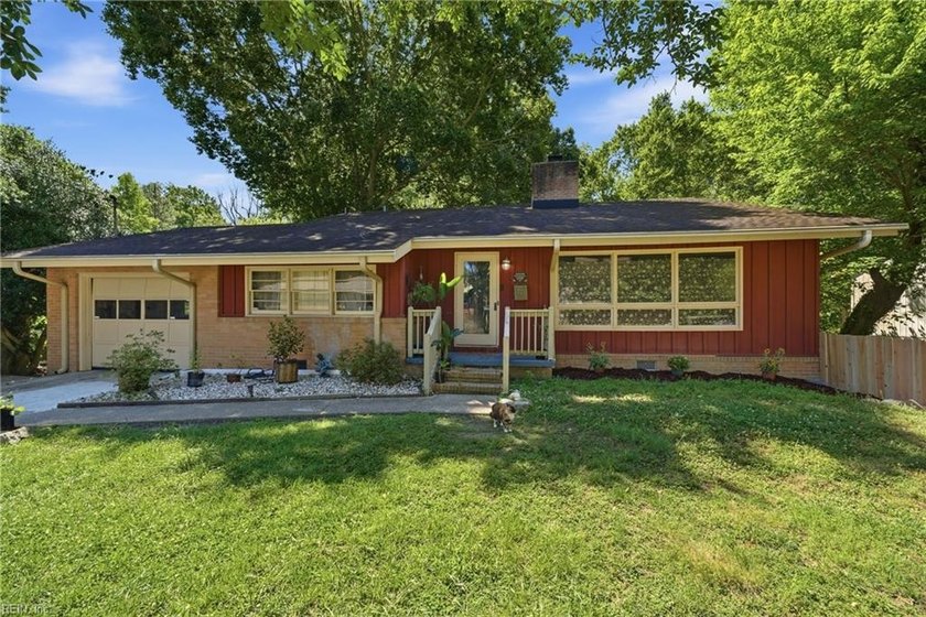 Perfectly positioned for natural lovers. Surrounded by mature - Beach Home for sale in Newport News, Virginia on Beachhouse.com