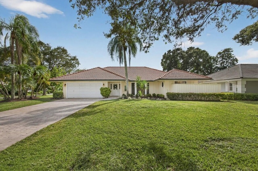 Beautifully Remodeled 4 Bedroom, 2.5 Bath, 2-Car Garage Pool - Beach Home for sale in Palm Beach Gardens, Florida on Beachhouse.com