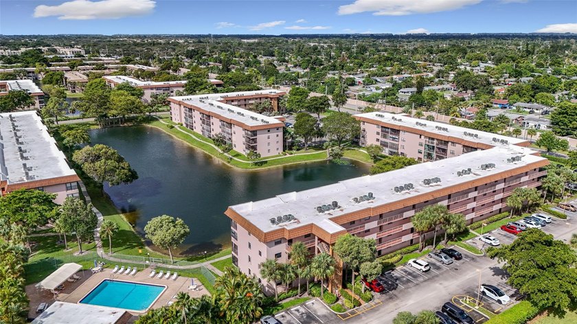 Welcome to this stunning 3rd-floor corner condo in the desirable - Beach Condo for sale in Tamarac, Florida on Beachhouse.com