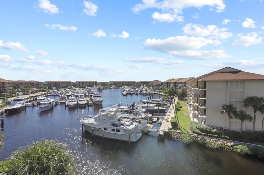 Enjoy this Bluffs Marina penthouse offering expansive marina - Beach Condo for sale in Jupiter, Florida on Beachhouse.com
