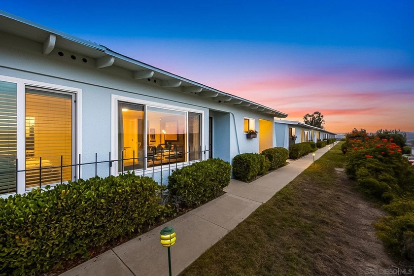 Beautifully updated home in the Oceana 55+ community with - Beach Home for sale in Oceanside, California on Beachhouse.com