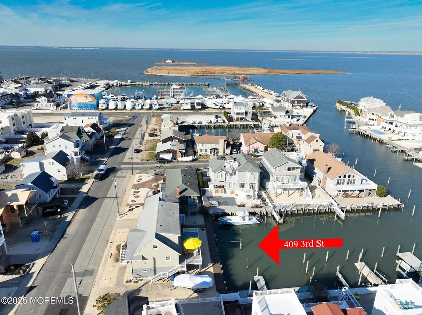 A rare 100ft dock lagoon-front offering in the heart of Beach - Beach Home for sale in Beach Haven, New Jersey on Beachhouse.com