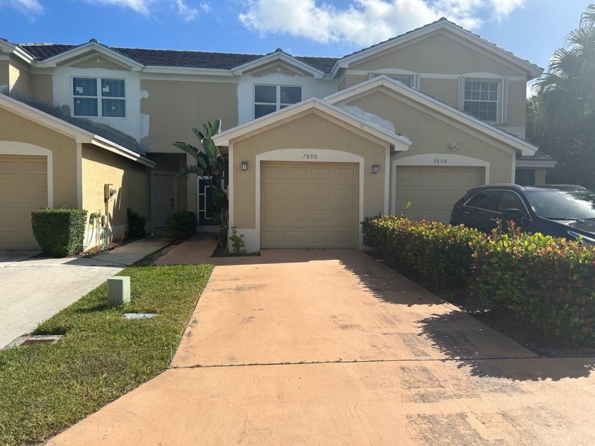 FANTASTIC LOCATION! THE SPRINGS.  WALKING DISTANCE TO ONE OF THE - Beach Townhome/Townhouse for sale in Lake Worth, Florida on Beachhouse.com