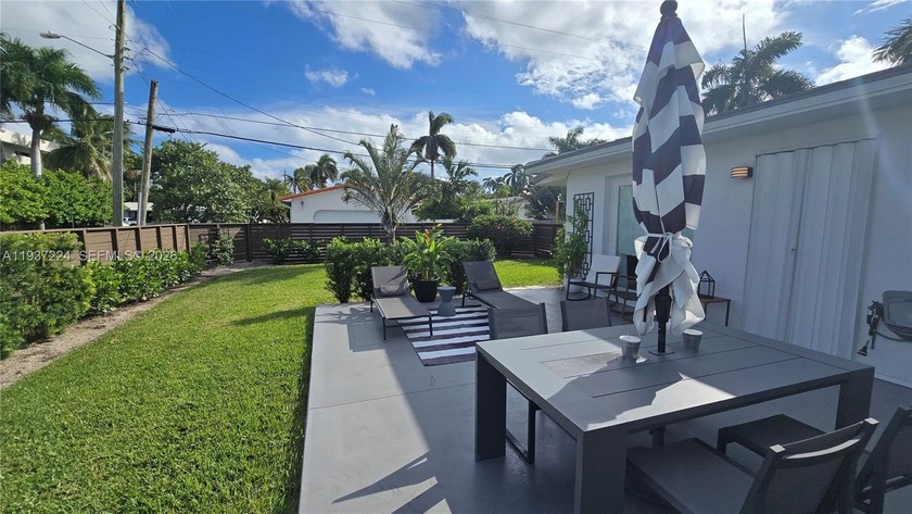 Waterfront home facing the Intracoastal in Hollywood, FL. This - Beach Home for sale in Hollywood, Florida on Beachhouse.com