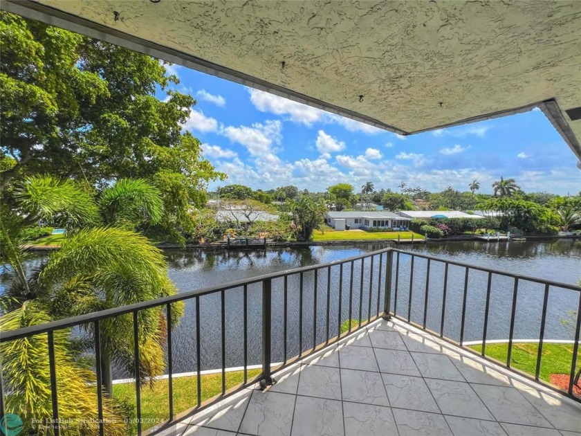 Nestled in the prime spot of the complex, this top-floor corner - Beach Condo for sale in Wilton Manors, Florida on Beachhouse.com