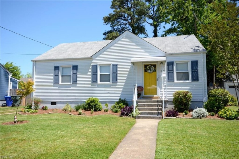 Call this one home! This cozy 3BD 2BTH ranch boasts a fantastic - Beach Home for sale in Norfolk, Virginia on Beachhouse.com