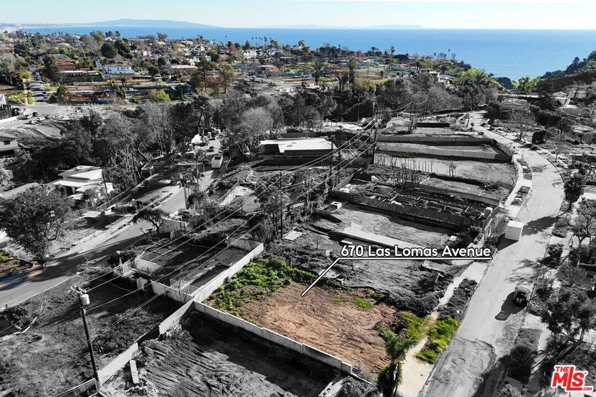Set in the coveted El Medio Bluffs, this 5,074-SF lot presents a - Beach Lot for sale in Pacific Palisades, California on Beachhouse.com