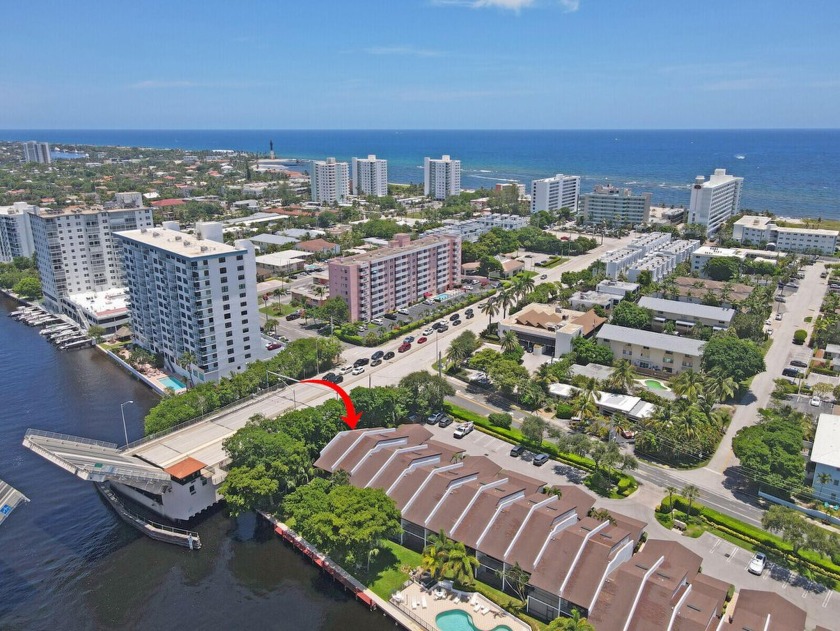 WOW! End unit townhome with private side yard, directly on the - Beach Townhome/Townhouse for sale in Pompano Beach, Florida on Beachhouse.com