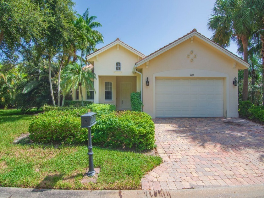 OWNER MOTIVATED! BRING AN OFFER! This captivating home features - Beach Home for sale in Vero Beach, Florida on Beachhouse.com