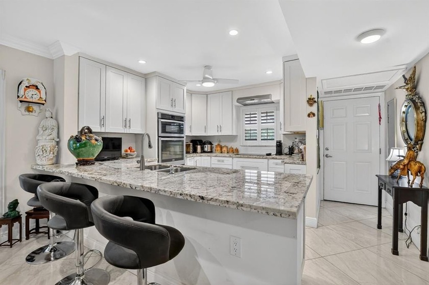 Fully remodeled 2nd floor corner unit near Dixie and Federal - Beach Condo for sale in Boca Raton, Florida on Beachhouse.com