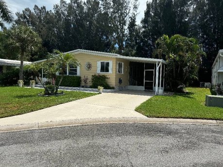 Fabulous 55+ Community with swimming pools. tennis court - Beach Home for sale in Vero Beach, Florida on Beachhouse.com